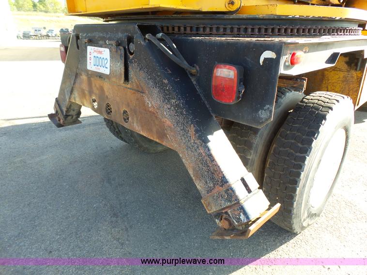 image for item DA2768 1993 International 4800 drilling rig truck