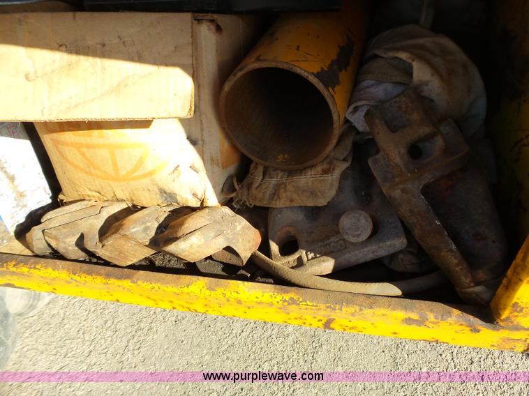 image for item DA2768 1993 International 4800 drilling rig truck