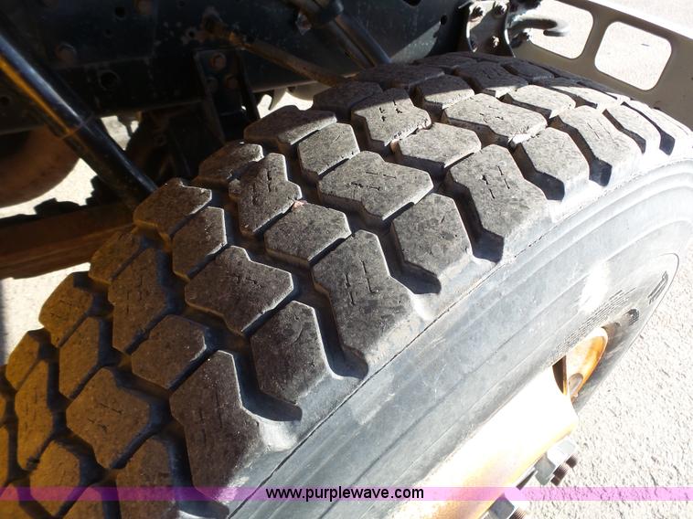 image for item DA2768 1993 International 4800 drilling rig truck