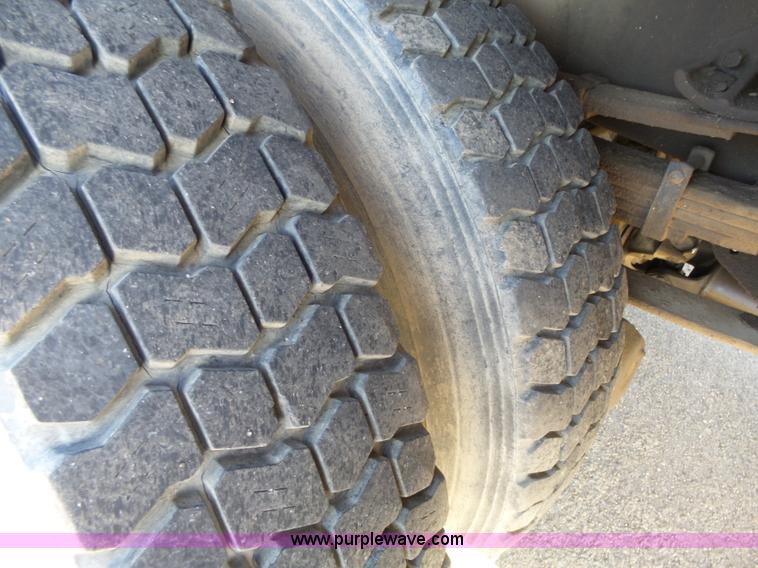 image for item DA2768 1993 International 4800 drilling rig truck