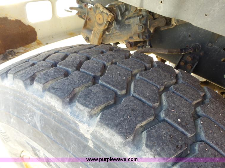 image for item DA2768 1993 International 4800 drilling rig truck