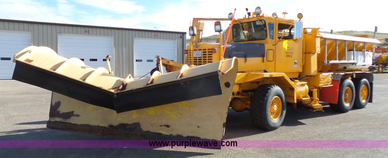 image for item DA2769 1987 Oshkosh P25261 dump truck