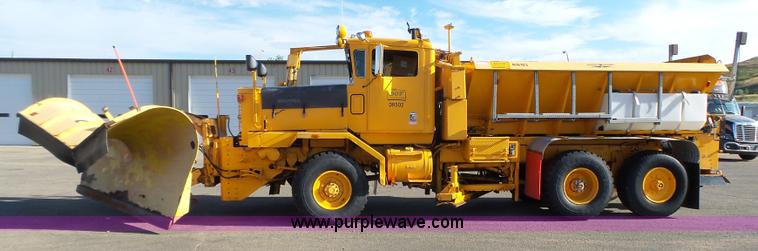 image for item DA2769 1987 Oshkosh P25261 dump truck
