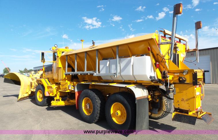 image for item DA2769 1987 Oshkosh P25261 dump truck