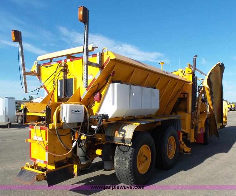 image for item DA2769 1987 Oshkosh P25261 dump truck