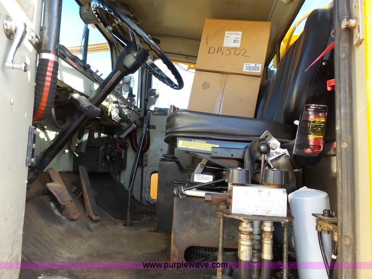 image for item DA2769 1987 Oshkosh P25261 dump truck