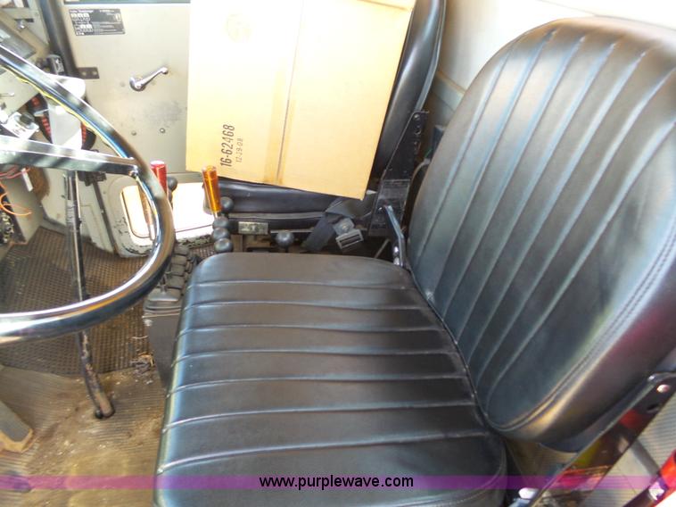 image for item DA2769 1987 Oshkosh P25261 dump truck