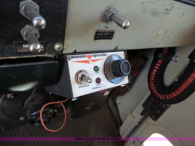 image for item DA2769 1987 Oshkosh P25261 dump truck