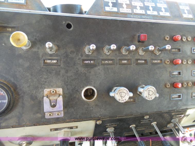 image for item DA2769 1987 Oshkosh P25261 dump truck