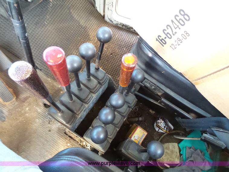 image for item DA2769 1987 Oshkosh P25261 dump truck