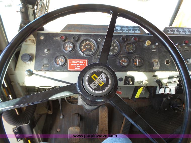 image for item DA2769 1987 Oshkosh P25261 dump truck