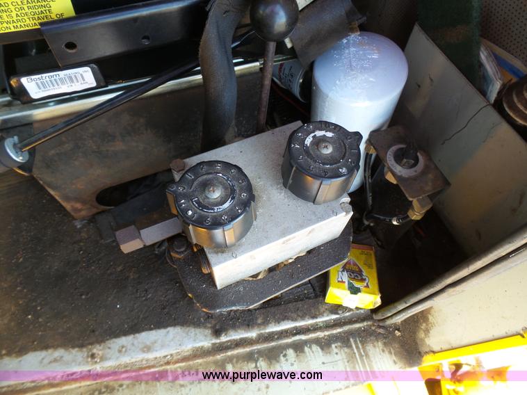 image for item DA2769 1987 Oshkosh P25261 dump truck