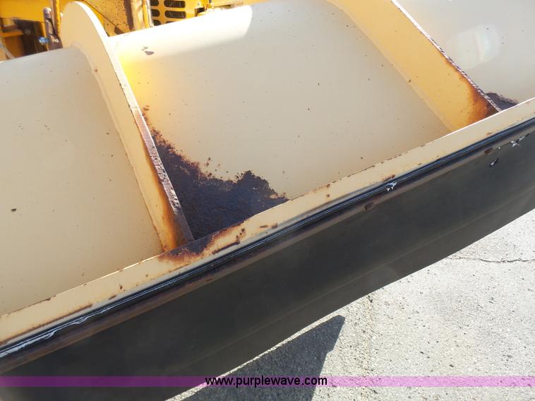 image for item DA2769 1987 Oshkosh P25261 dump truck