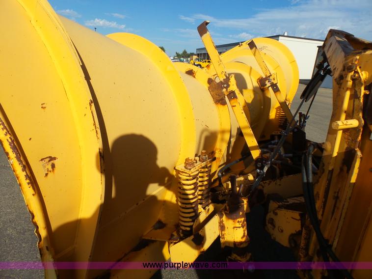 image for item DA2769 1987 Oshkosh P25261 dump truck