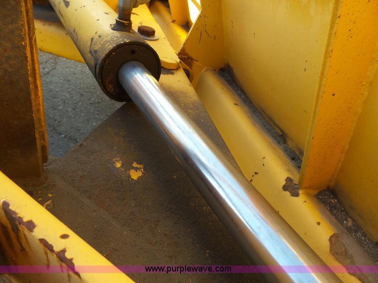 image for item DA2769 1987 Oshkosh P25261 dump truck