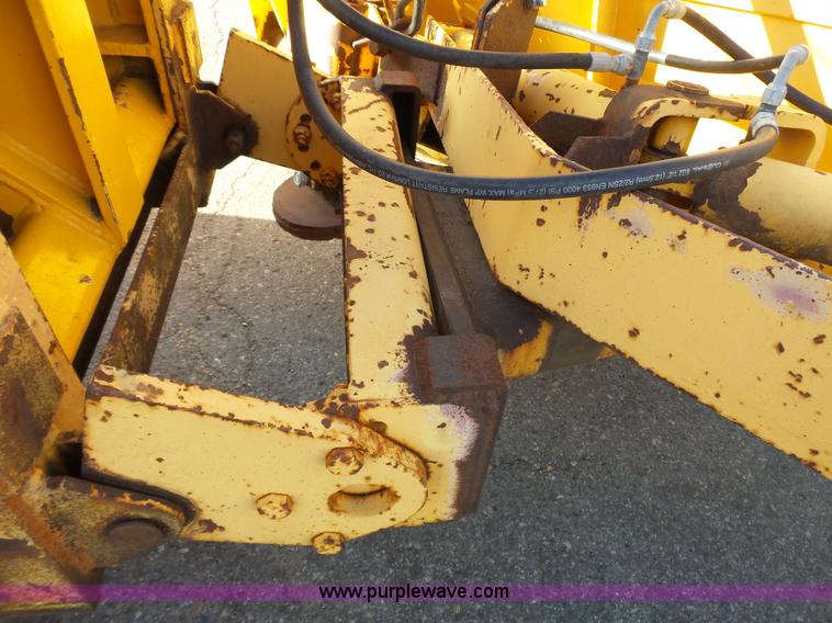 image for item DA2769 1987 Oshkosh P25261 dump truck