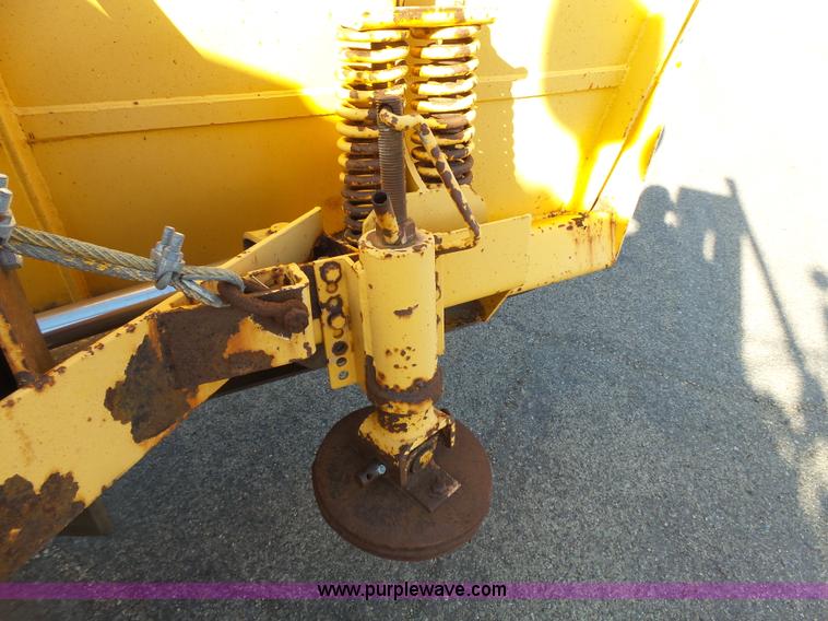 image for item DA2769 1987 Oshkosh P25261 dump truck