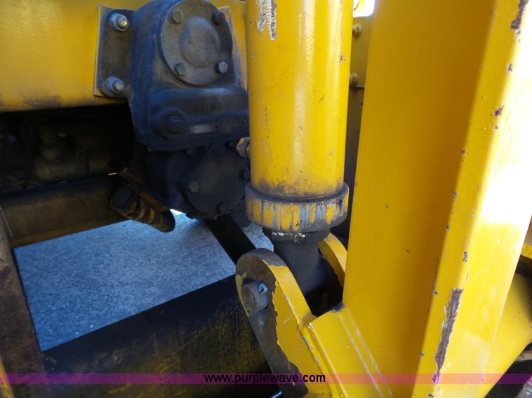 image for item DA2769 1987 Oshkosh P25261 dump truck