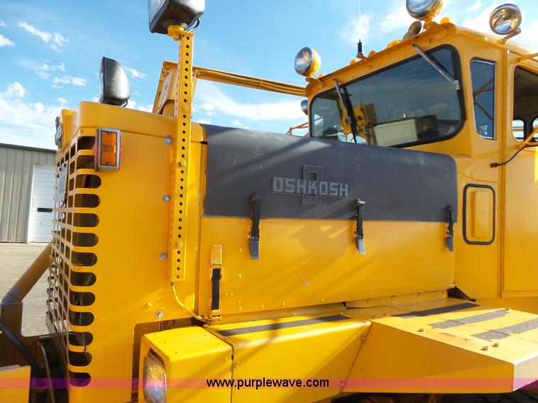 image for item DA2769 1987 Oshkosh P25261 dump truck