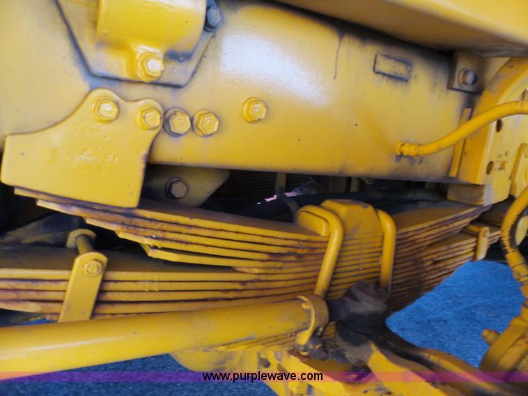 image for item DA2769 1987 Oshkosh P25261 dump truck