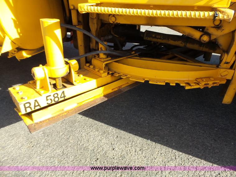 image for item DA2769 1987 Oshkosh P25261 dump truck