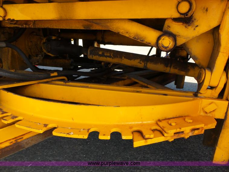 image for item DA2769 1987 Oshkosh P25261 dump truck