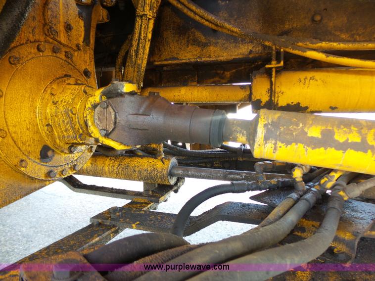 image for item DA2769 1987 Oshkosh P25261 dump truck