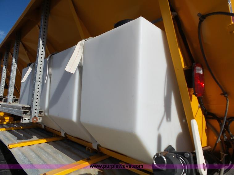 image for item DA2769 1987 Oshkosh P25261 dump truck