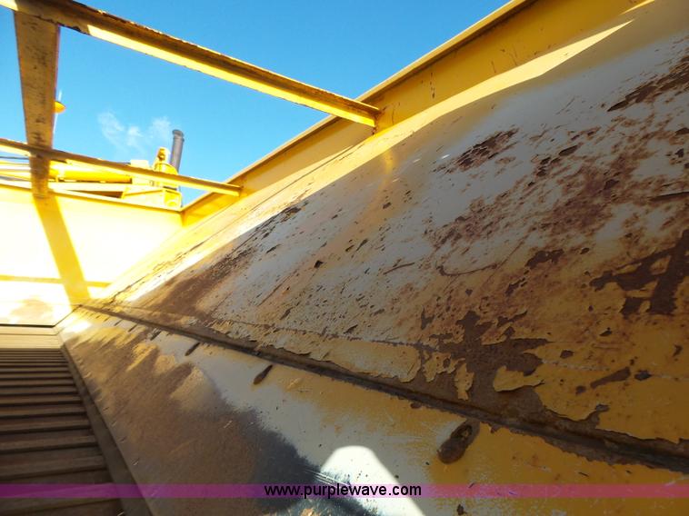 image for item DA2769 1987 Oshkosh P25261 dump truck