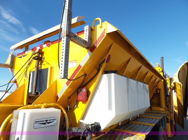 image for item DA2769 1987 Oshkosh P25261 dump truck