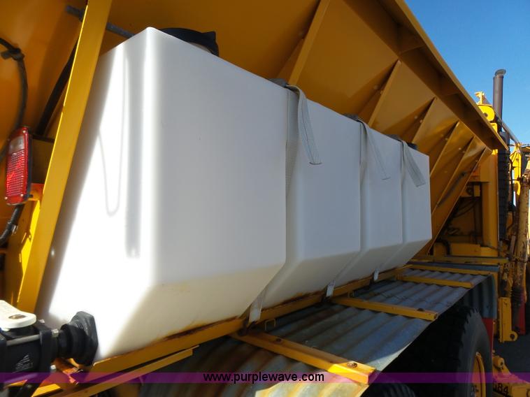 image for item DA2769 1987 Oshkosh P25261 dump truck