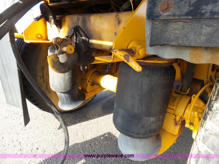 image for item DA2769 1987 Oshkosh P25261 dump truck