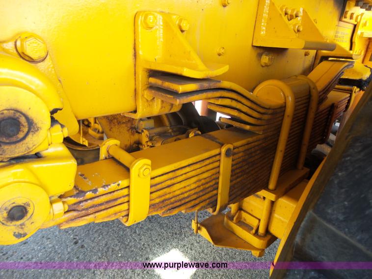 image for item DA2769 1987 Oshkosh P25261 dump truck