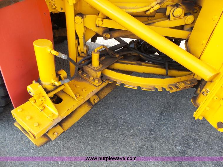 image for item DA2769 1987 Oshkosh P25261 dump truck