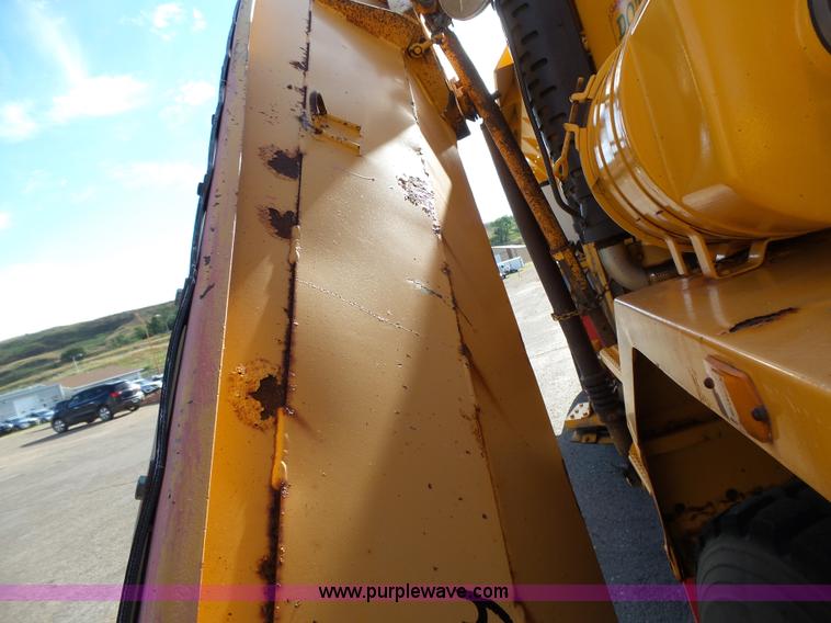 image for item DA2769 1987 Oshkosh P25261 dump truck