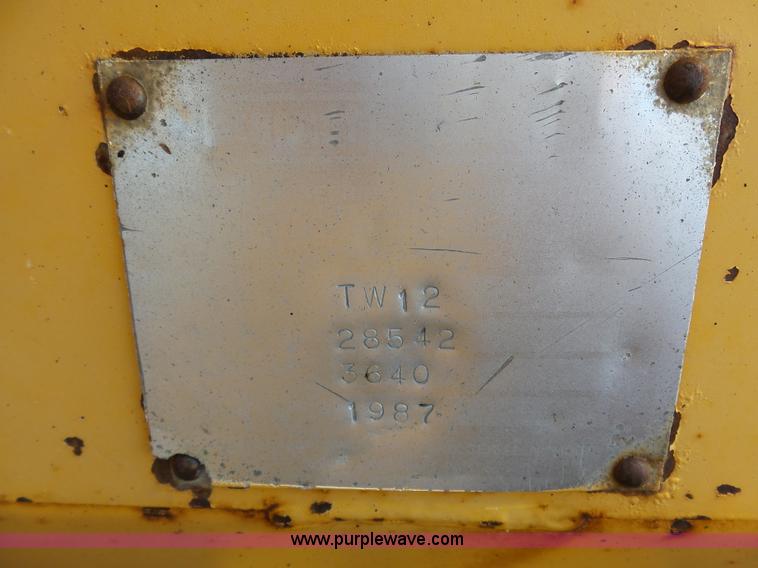 image for item DA2769 1987 Oshkosh P25261 dump truck