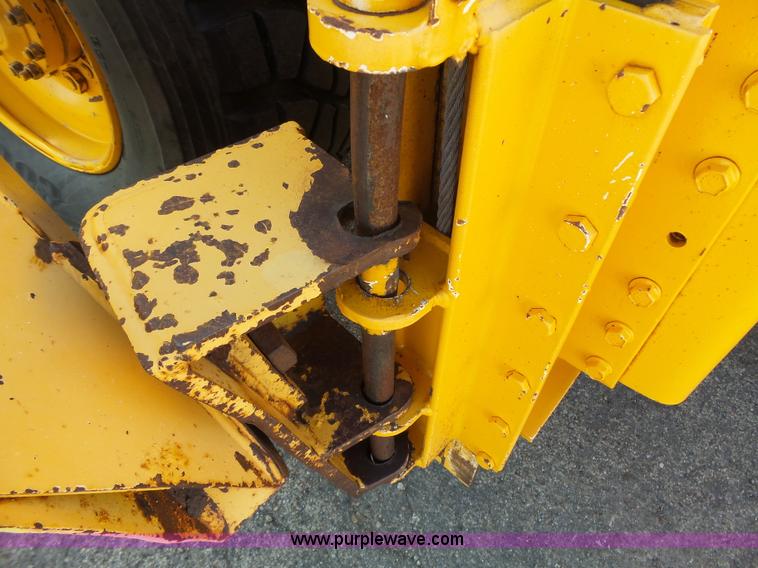 image for item DA2769 1987 Oshkosh P25261 dump truck