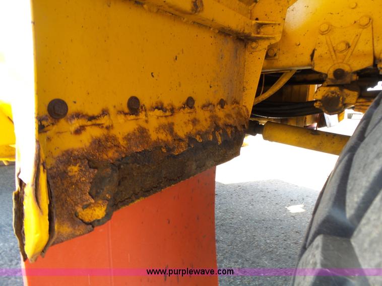 image for item DA2769 1987 Oshkosh P25261 dump truck