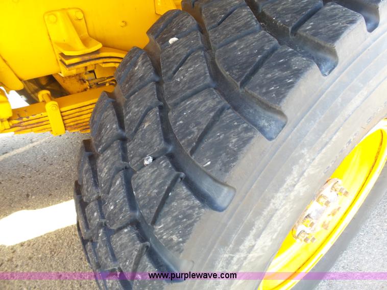 image for item DA2769 1987 Oshkosh P25261 dump truck