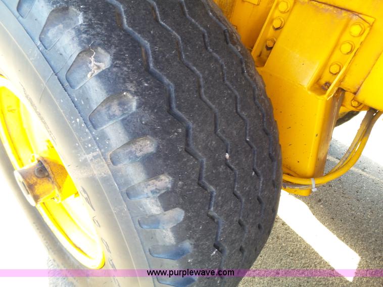 image for item DA2769 1987 Oshkosh P25261 dump truck