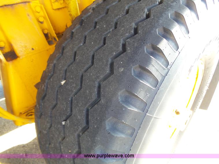 image for item DA2769 1987 Oshkosh P25261 dump truck