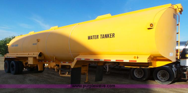 image for item DA2773 1957 Butler H9200 tank trailer