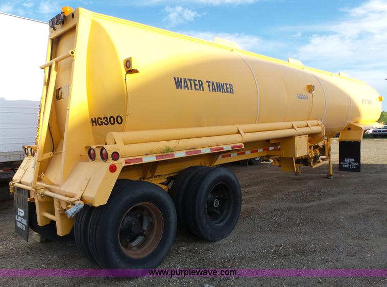 image for item DA2773 1957 Butler H9200 tank trailer