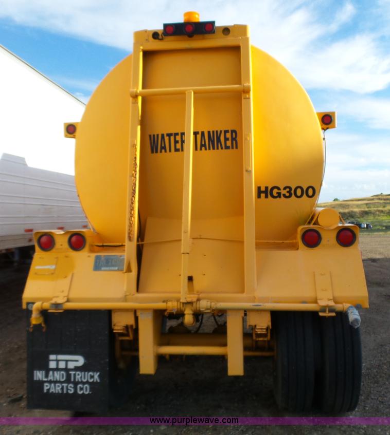 image for item DA2773 1957 Butler H9200 tank trailer