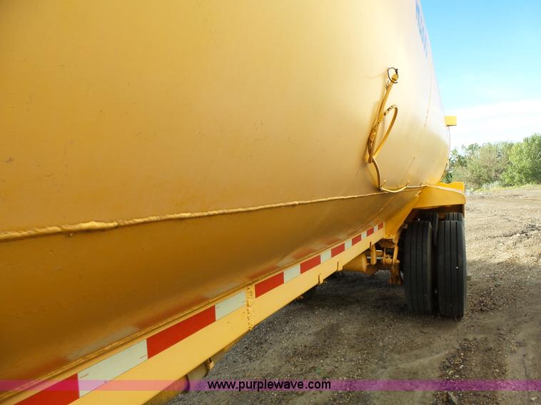 image for item DA2773 1957 Butler H9200 tank trailer