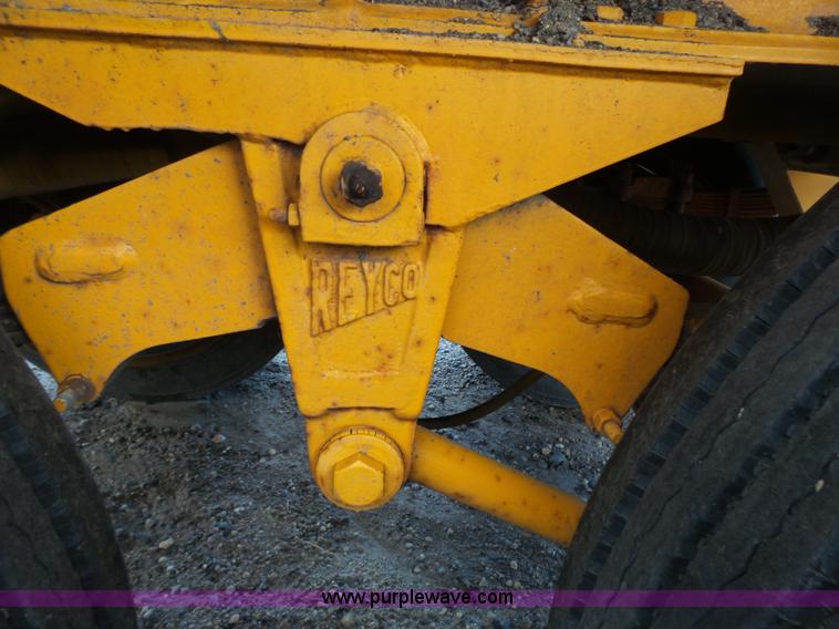 image for item DA2773 1957 Butler H9200 tank trailer