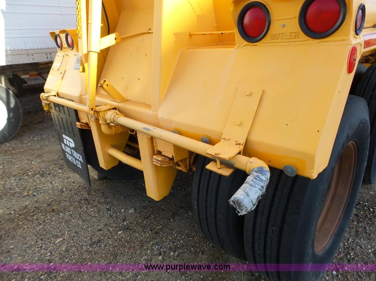 image for item DA2773 1957 Butler H9200 tank trailer