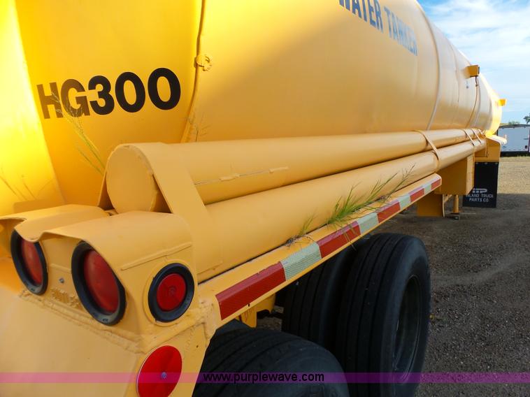 image for item DA2773 1957 Butler H9200 tank trailer