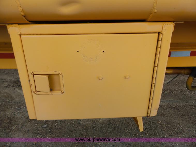 image for item DA2773 1957 Butler H9200 tank trailer