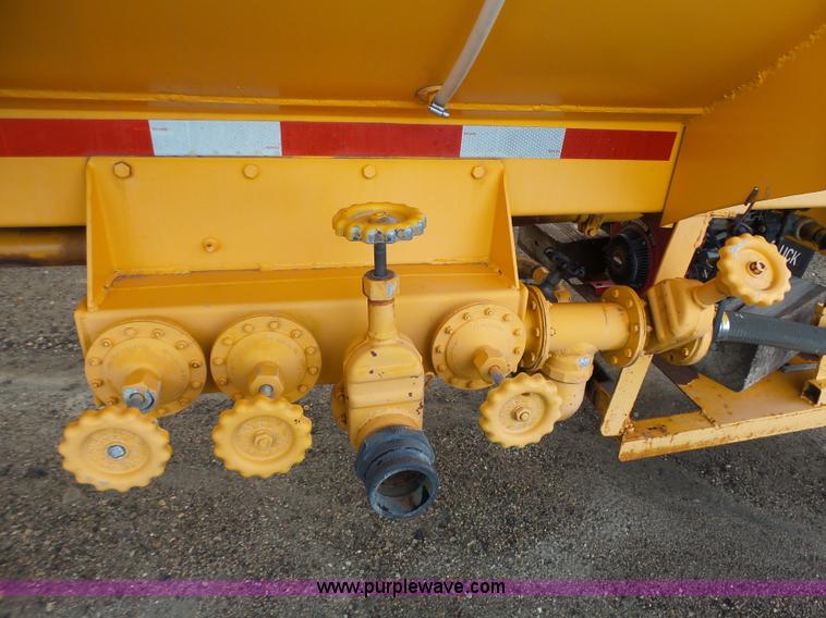 image for item DA2773 1957 Butler H9200 tank trailer